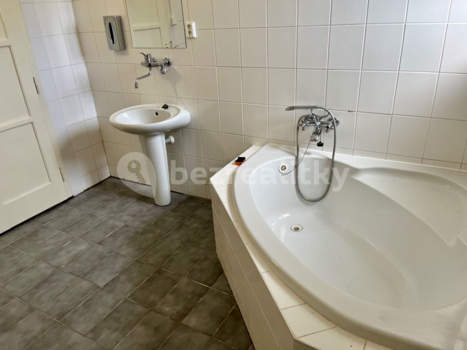 7 bedroom flat to rent, 250 m², Trojanova, Prague, Prague 7 bedroom flat to rent, 250 m², Trojanova, Prague, Prague