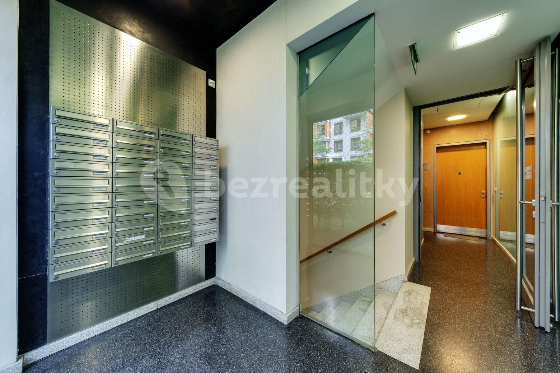1 bedroom with open-plan kitchen flat to rent, 58 m², Rohanské nábřeží, Prague, Prague