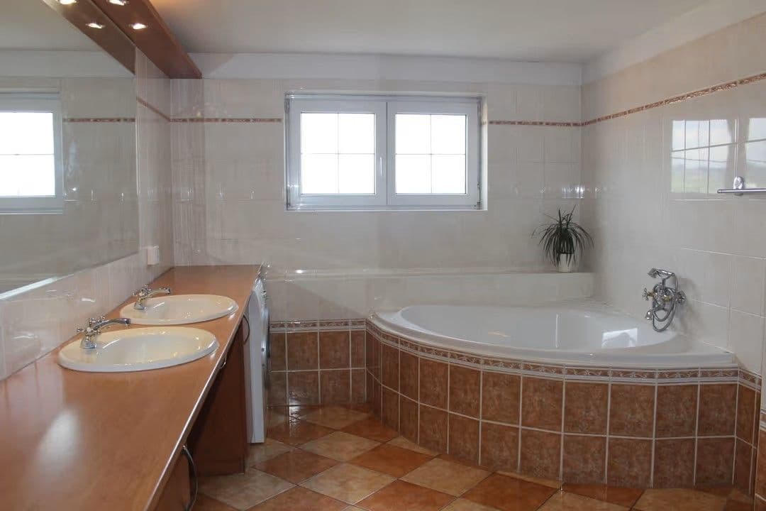 2 bedroom with open-plan kitchen flat for sale, 129 m², Merhautova, Brno, Jihomoravský Region 2 bedroom with open-plan kitchen flat for sale, 129 m², Merhautova, Brno, Jihomoravský Region