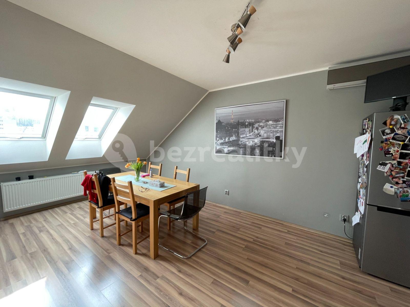 2 bedroom with open-plan kitchen flat to rent, 100 m², U Plynárny, Prague, Prague