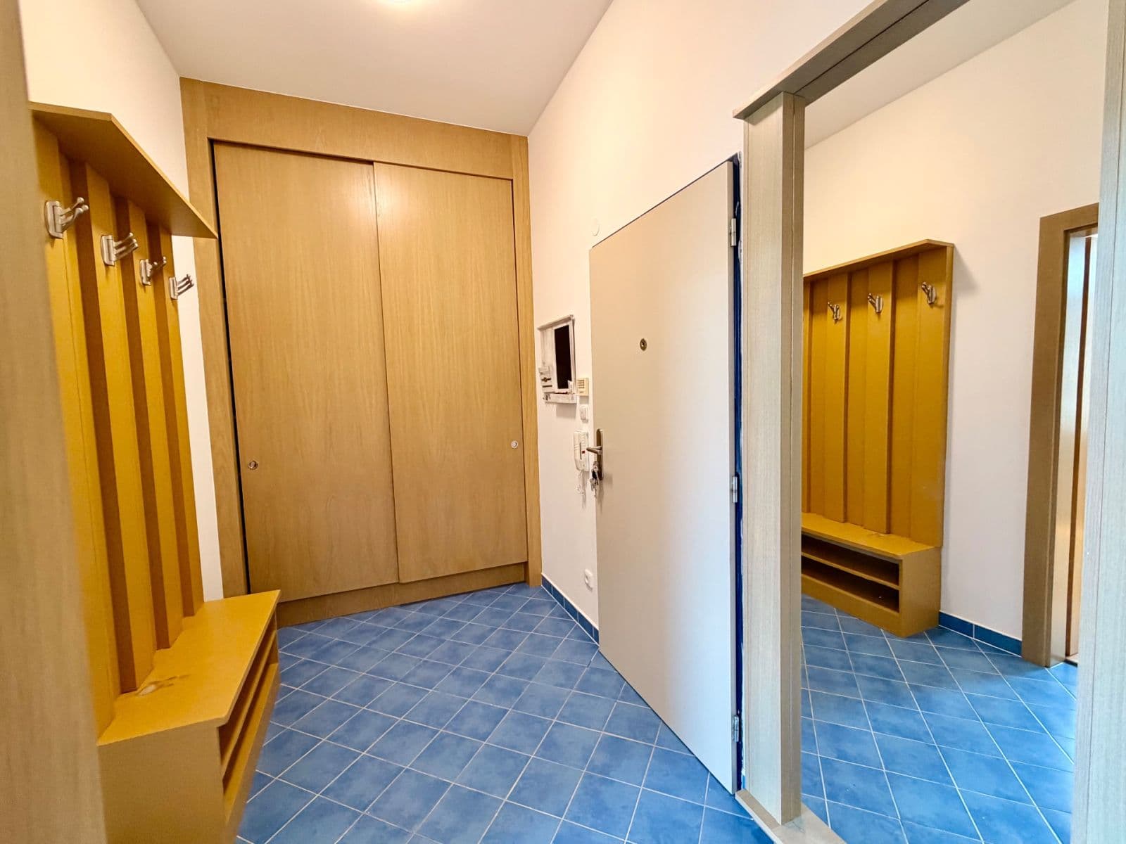 Small studio flat to rent, 39 m², Českomoravská, Prague, Prague Small studio flat to rent, 39 m², Českomoravská, Prague, Prague