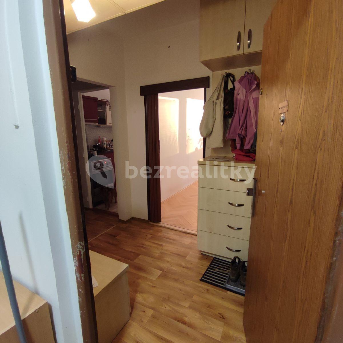 2 bedroom flat to rent, 57 m², Horolezecká, Prague, Prague