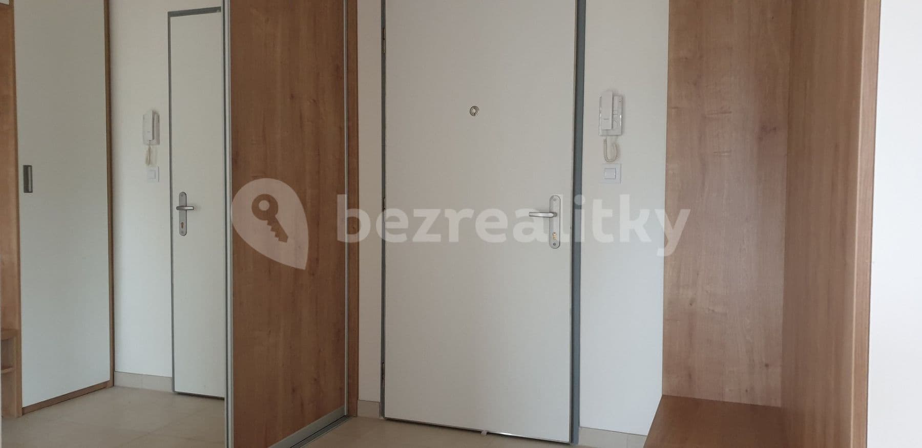 3 bedroom with open-plan kitchen flat to rent, 99 m², Walterovo náměstí, Prague, Prague