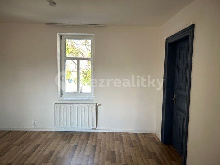 1 bedroom with open-plan kitchen flat to rent, 42 m², Fűgnerova, Slaný, Středočeský Region