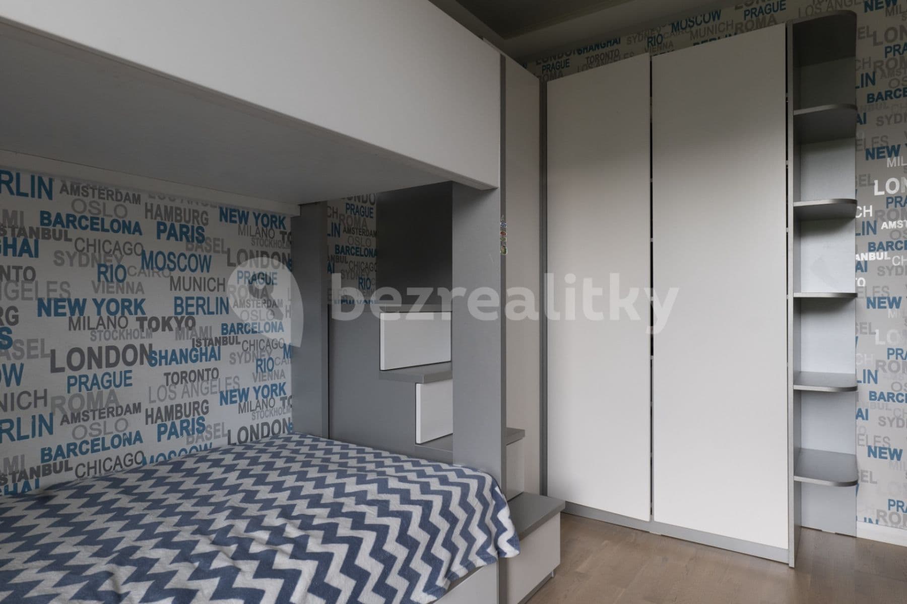 4 bedroom with open-plan kitchen flat to rent, 142 m², Učňovská, Prague, Prague