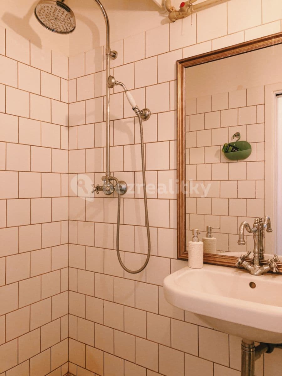 Studio flat to rent, 34 m², Vrchlického náměstí, Rakovník, Středočeský Region Studio flat to rent, 34 m², Vrchlického náměstí, Rakovník, Středočeský Region