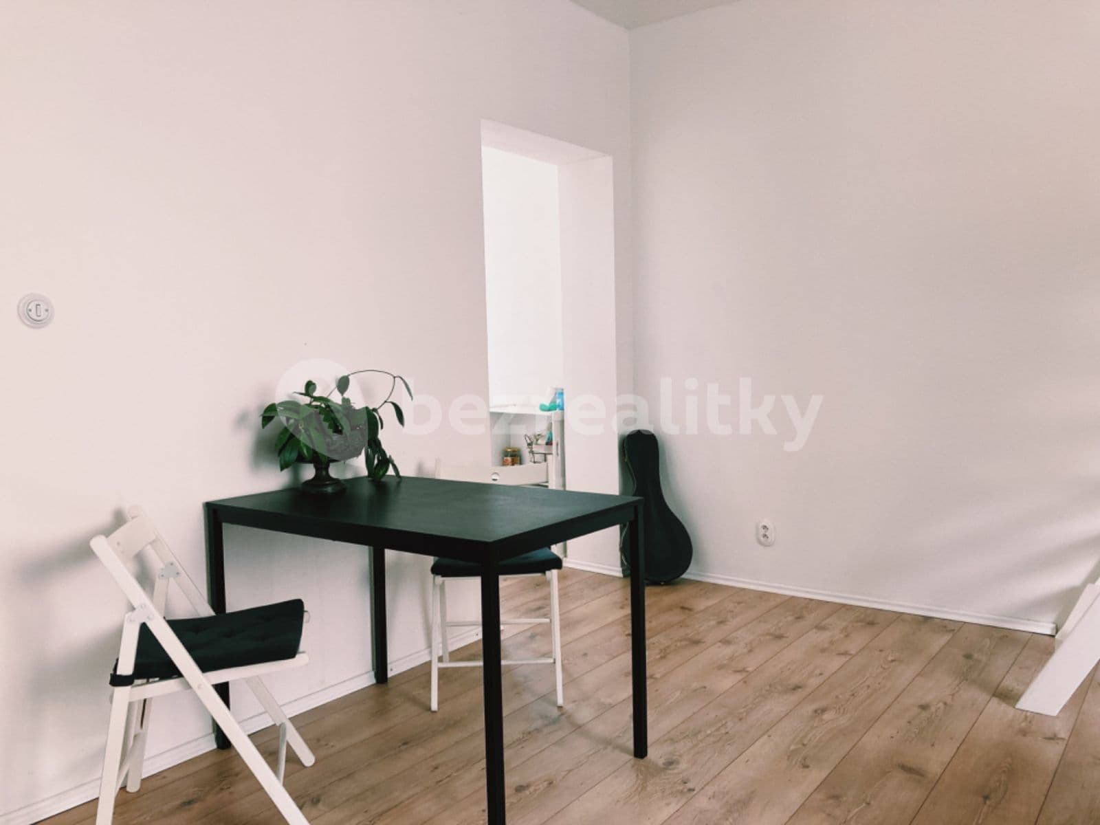 Studio flat to rent, 34 m², Vrchlického náměstí, Rakovník, Středočeský Region Studio flat to rent, 34 m², Vrchlického náměstí, Rakovník, Středočeský Region