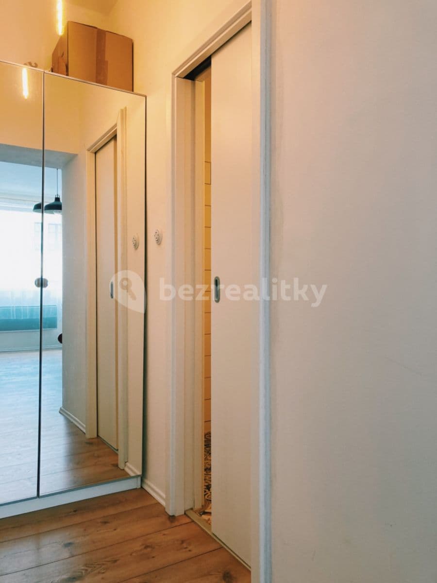 Studio flat to rent, 34 m², Vrchlického náměstí, Rakovník, Středočeský Region Studio flat to rent, 34 m², Vrchlického náměstí, Rakovník, Středočeský Region