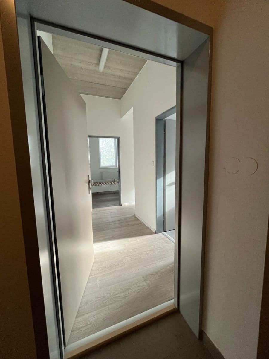 1 bedroom with open-plan kitchen flat to rent, 45 m², U Uhříněveské obory, Prague, Prague 1 bedroom with open-plan kitchen flat to rent, 45 m², U Uhříněveské obory, Prague, Prague