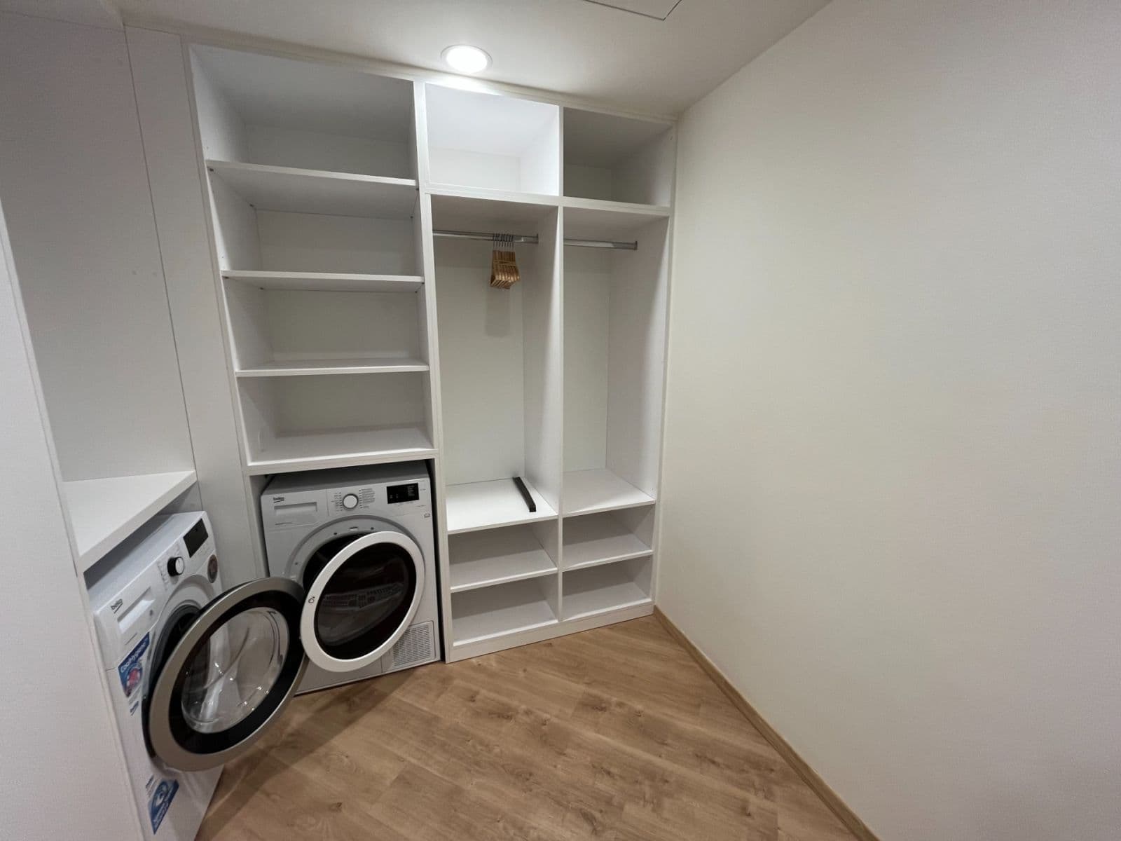 1 bedroom with open-plan kitchen flat to rent, 65 m², Mukařovského, Prague, Prague 1 bedroom with open-plan kitchen flat to rent, 65 m², Mukařovského, Prague, Prague