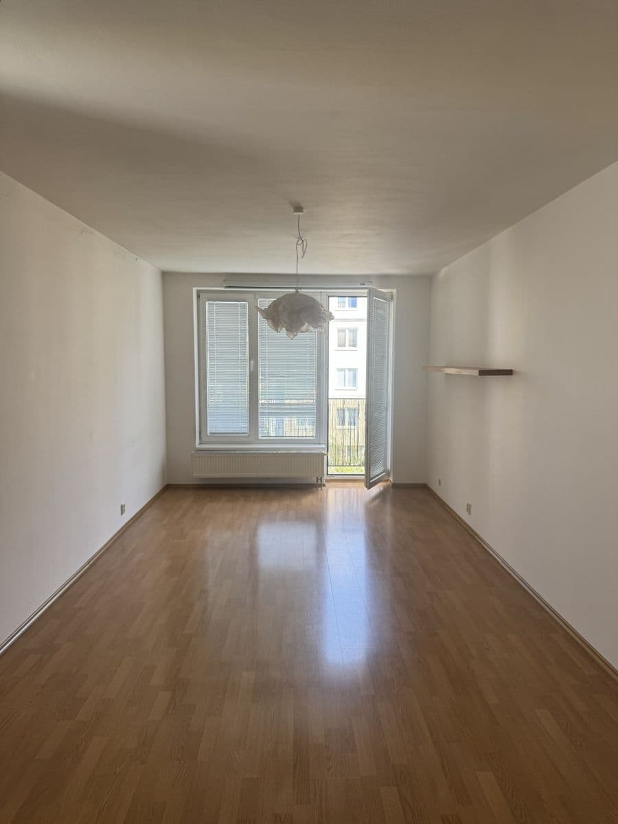 2 bedroom with open-plan kitchen flat to rent, 79 m², Šternovská, Prague, Prague 2 bedroom with open-plan kitchen flat to rent, 79 m², Šternovská, Prague, Prague