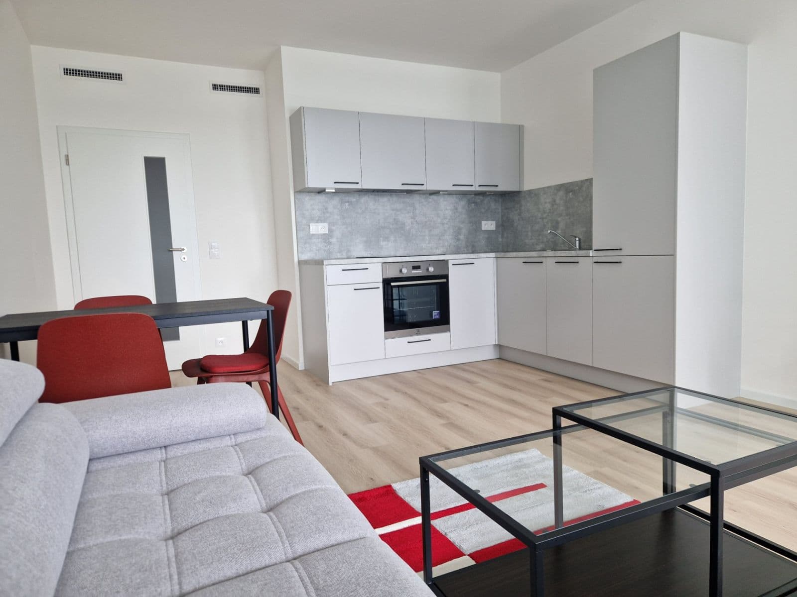 1 bedroom with open-plan kitchen flat to rent, 55 m², Kolbenova, Prague, Prague 1 bedroom with open-plan kitchen flat to rent, 55 m², Kolbenova, Prague, Prague