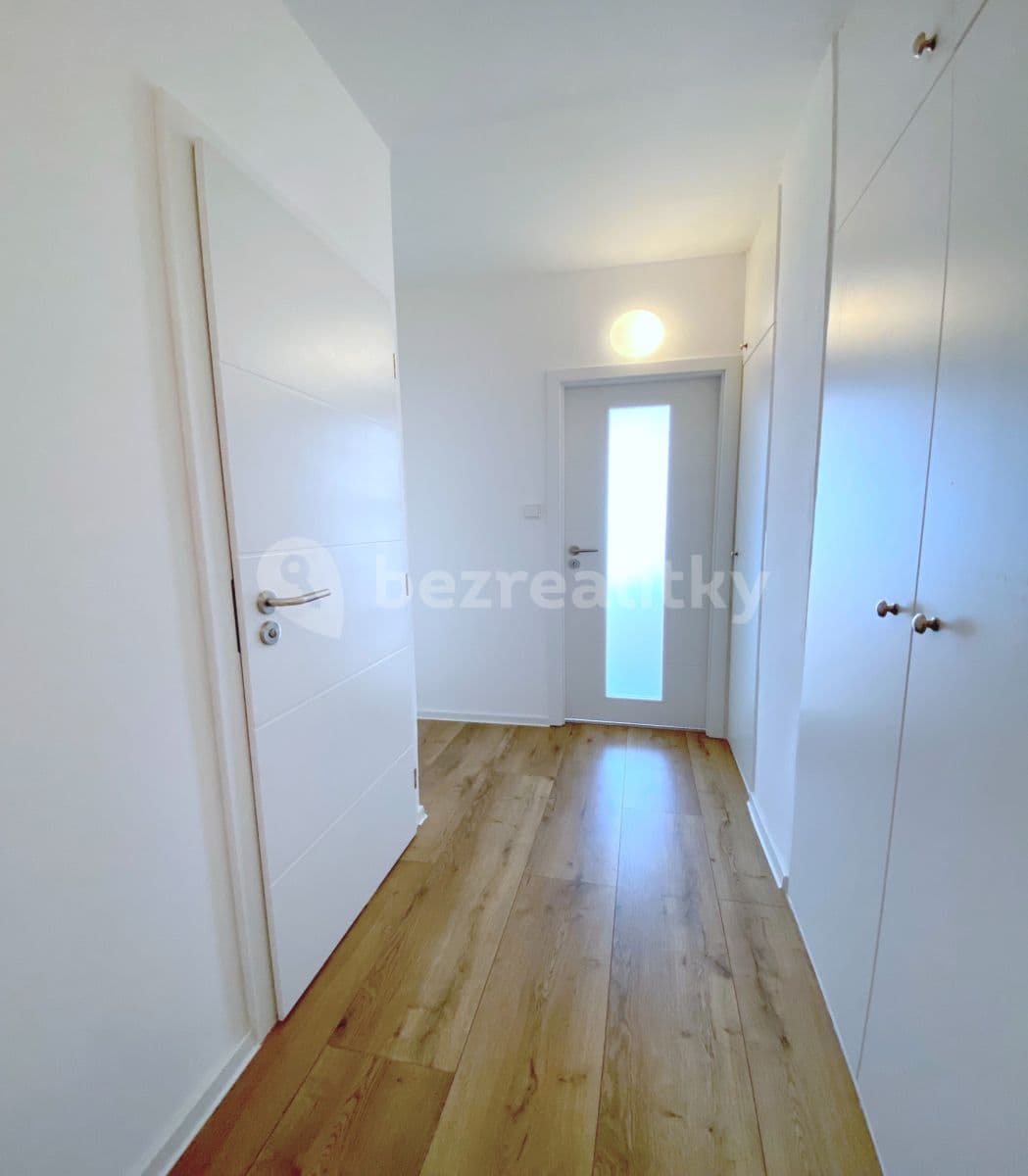 1 bedroom with open-plan kitchen flat to rent, 45 m², Plickova, Prague, Prague 1 bedroom with open-plan kitchen flat to rent, 45 m², Plickova, Prague, Prague