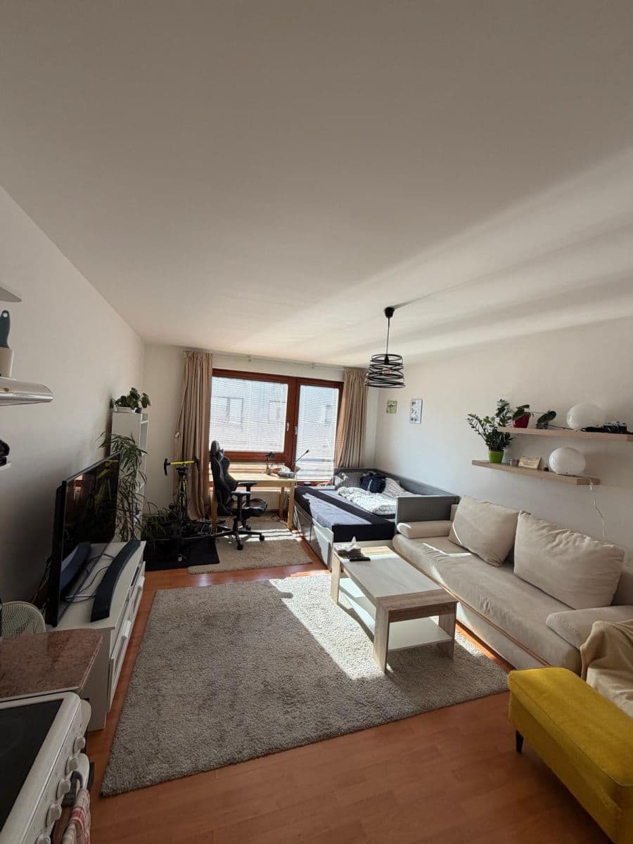 Studio flat to rent, 33 m², Jana Přibíka, Prague, Prague Studio flat to rent, 33 m², Jana Přibíka, Prague, Prague