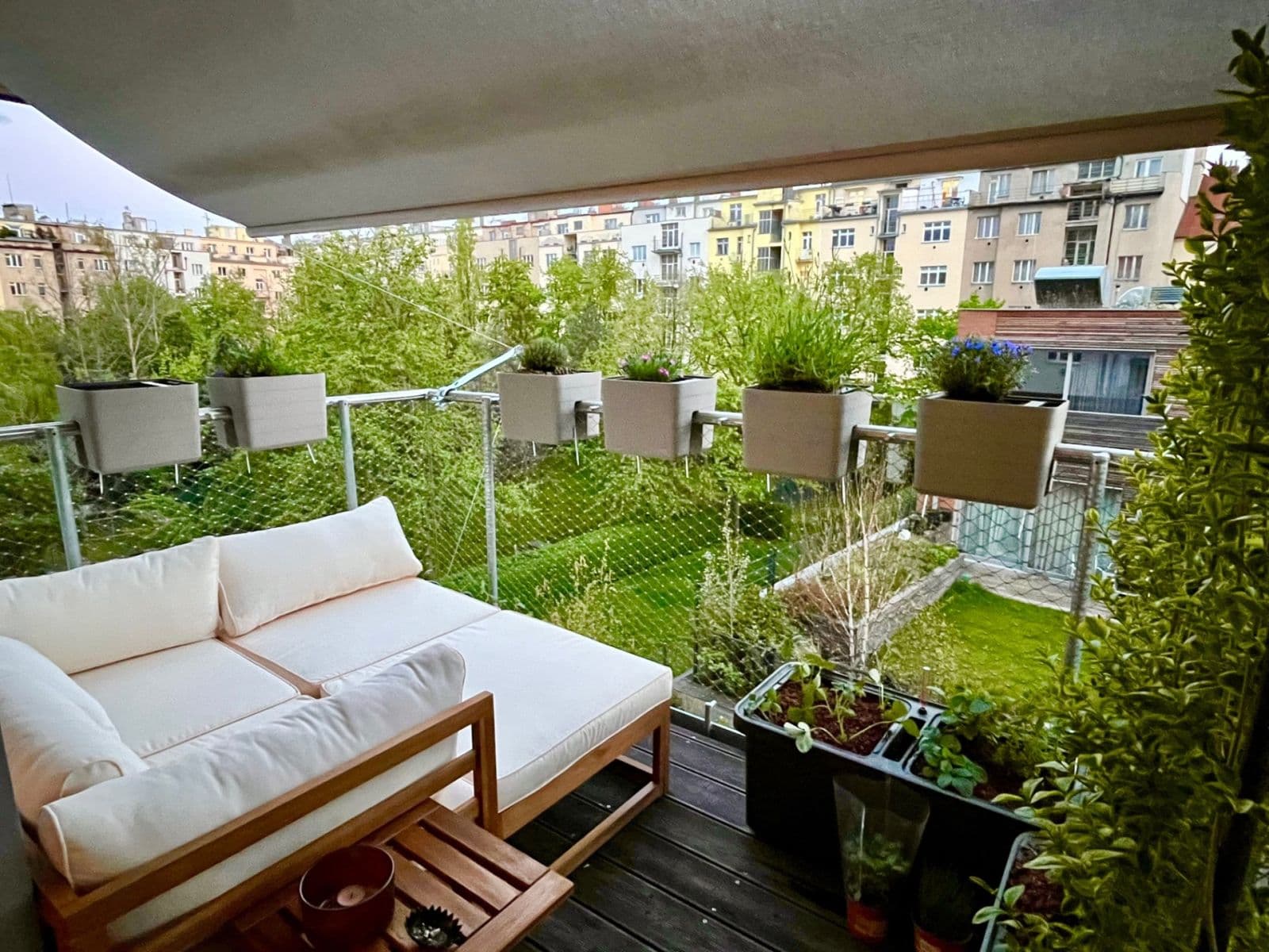 2 bedroom with open-plan kitchen flat to rent, 116 m², Sámova, Prague, Prague 2 bedroom with open-plan kitchen flat to rent, 116 m², Sámova, Prague, Prague