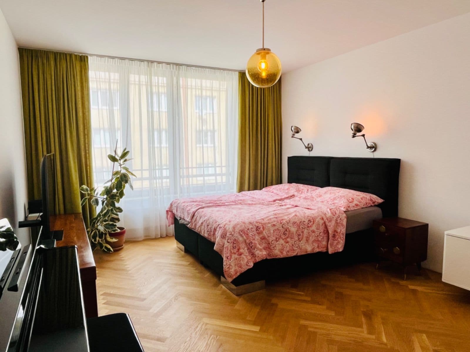 2 bedroom with open-plan kitchen flat to rent, 116 m², Sámova, Prague, Prague 2 bedroom with open-plan kitchen flat to rent, 116 m², Sámova, Prague, Prague