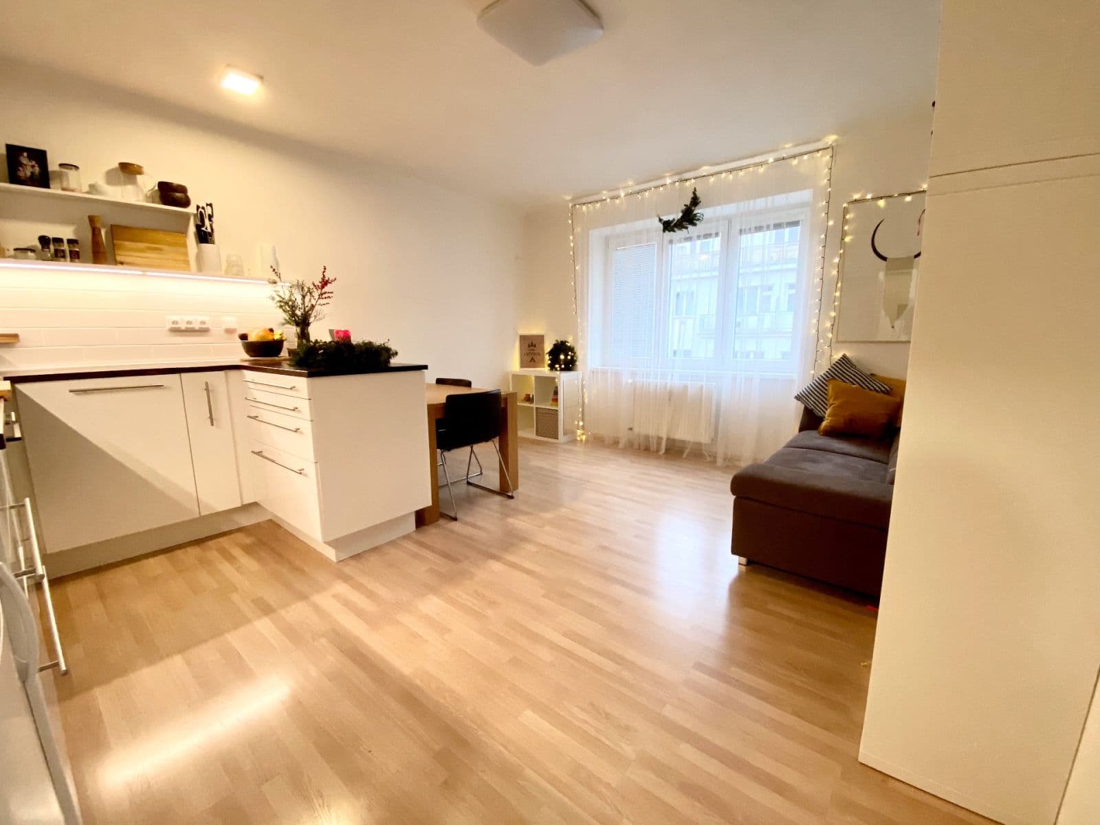 1 bedroom with open-plan kitchen flat to rent, 50 m², Sámova, Prague, Prague 1 bedroom with open-plan kitchen flat to rent, 50 m², Sámova, Prague, Prague