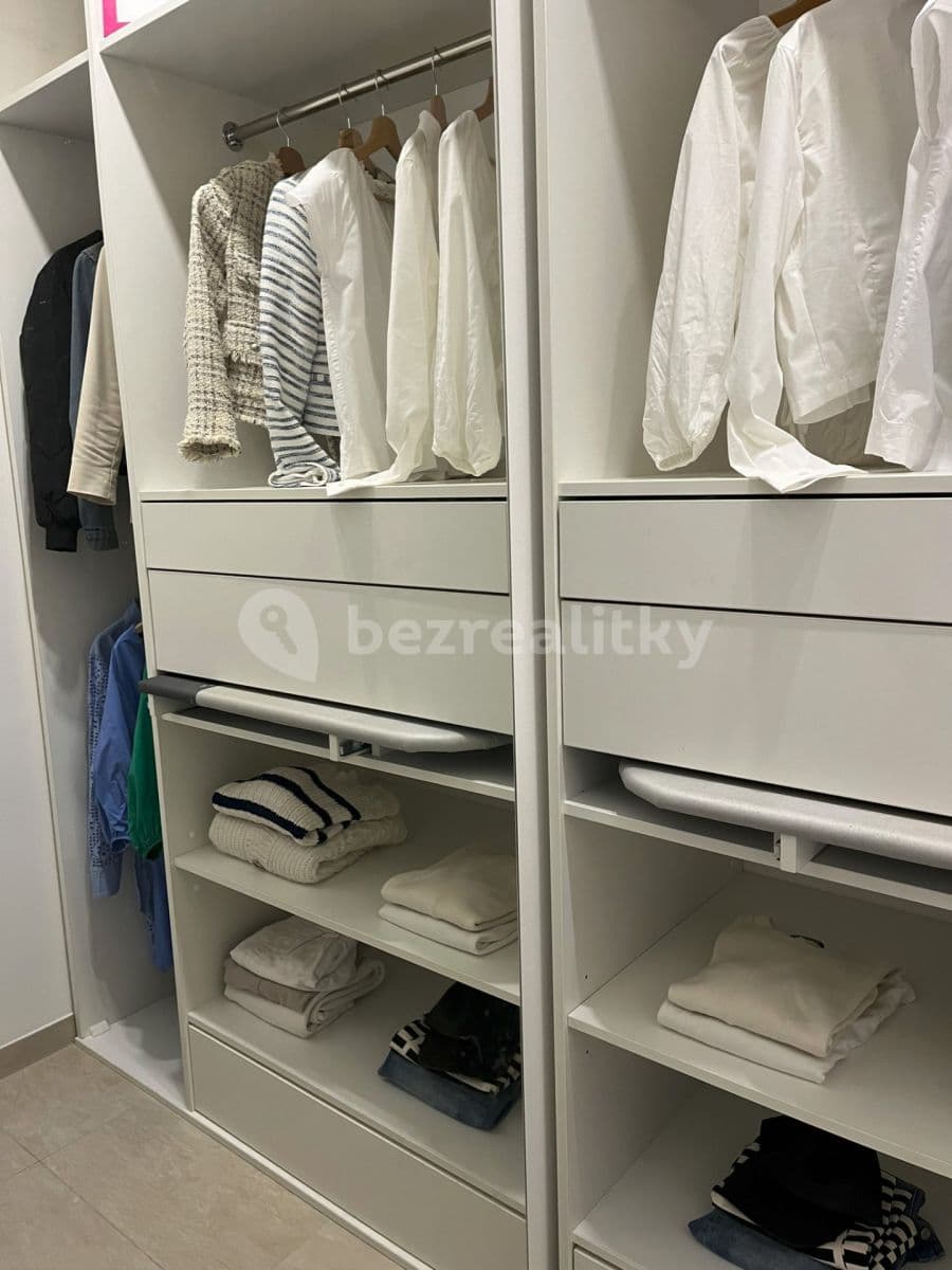 1 bedroom with open-plan kitchen flat to rent, 64 m², Zvěřinova, Prague, Prague 1 bedroom with open-plan kitchen flat to rent, 64 m², Zvěřinova, Prague, Prague