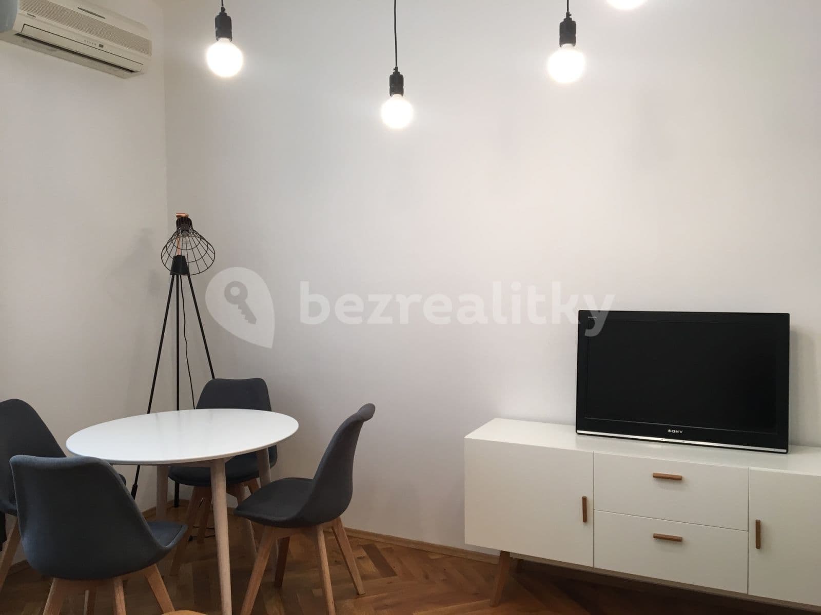 2 bedroom flat to rent, 47 m², Rašínovo nábřeží, Prague, Prague 2 bedroom flat to rent, 47 m², Rašínovo nábřeží, Prague, Prague