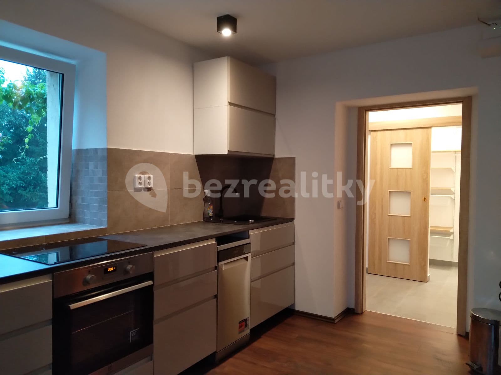 1 bedroom with open-plan kitchen flat to rent, 58 m², Za Mlýnem, Hostivice, Středočeský Region 1 bedroom with open-plan kitchen flat to rent, 58 m², Za Mlýnem, Hostivice, Středočeský Region