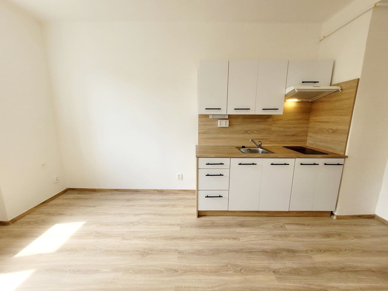 Studio flat to rent, 21 m², Hlavní třída, Havířov, Moravskoslezský Region Studio flat to rent, 21 m², Hlavní třída, Havířov, Moravskoslezský Region