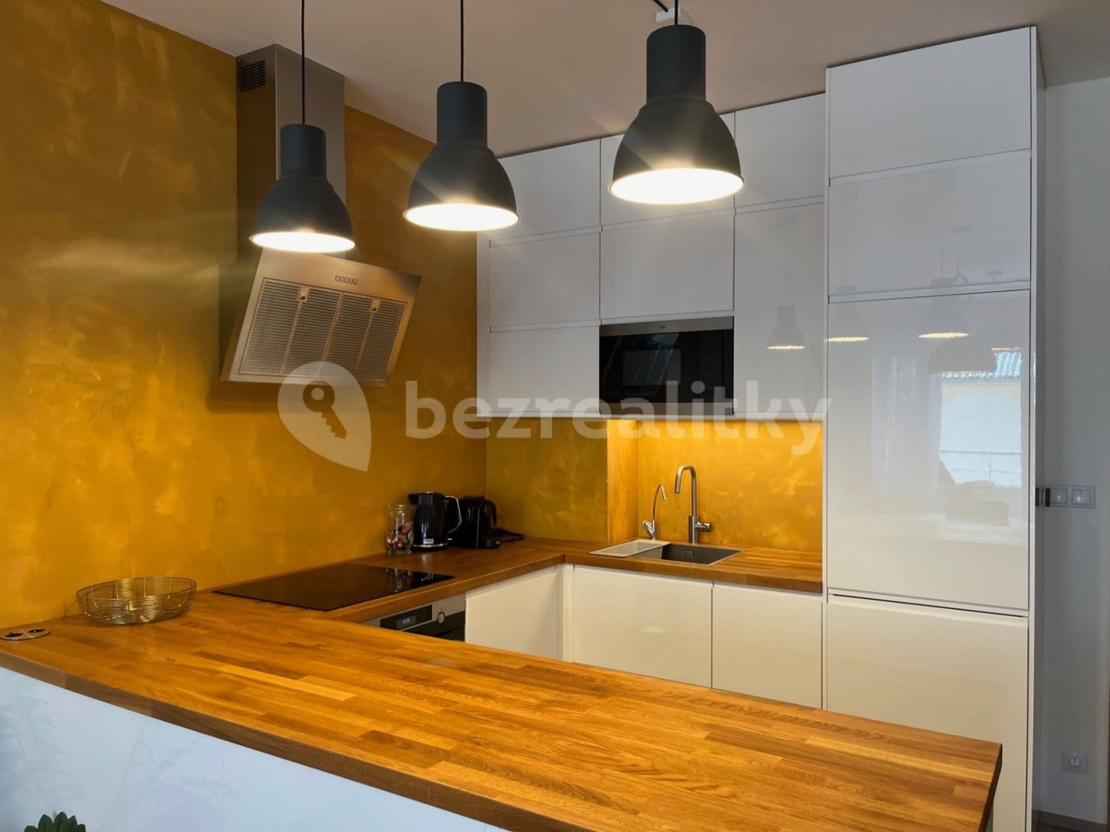 2 bedroom with open-plan kitchen flat to rent, 60 m², Petrohradská, Prague, Prague 2 bedroom with open-plan kitchen flat to rent, 60 m², Petrohradská, Prague, Prague