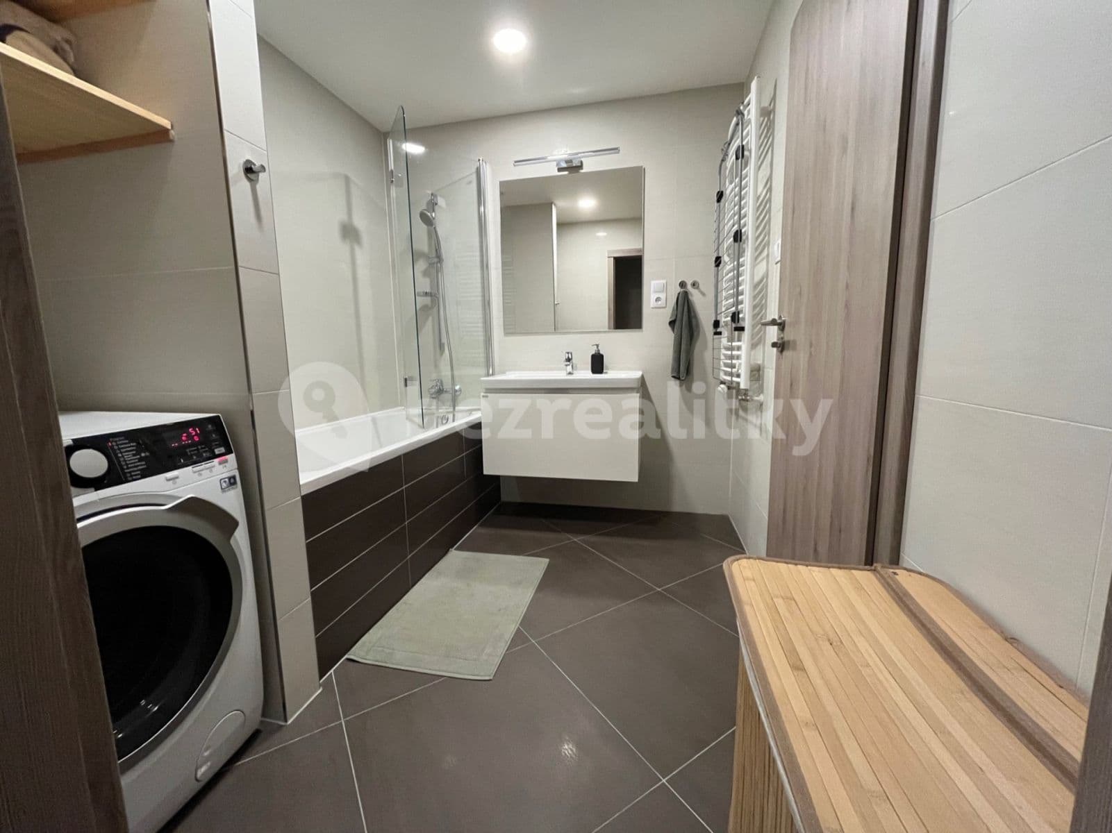 2 bedroom with open-plan kitchen flat to rent, 60 m², Petrohradská, Prague, Prague 2 bedroom with open-plan kitchen flat to rent, 60 m², Petrohradská, Prague, Prague