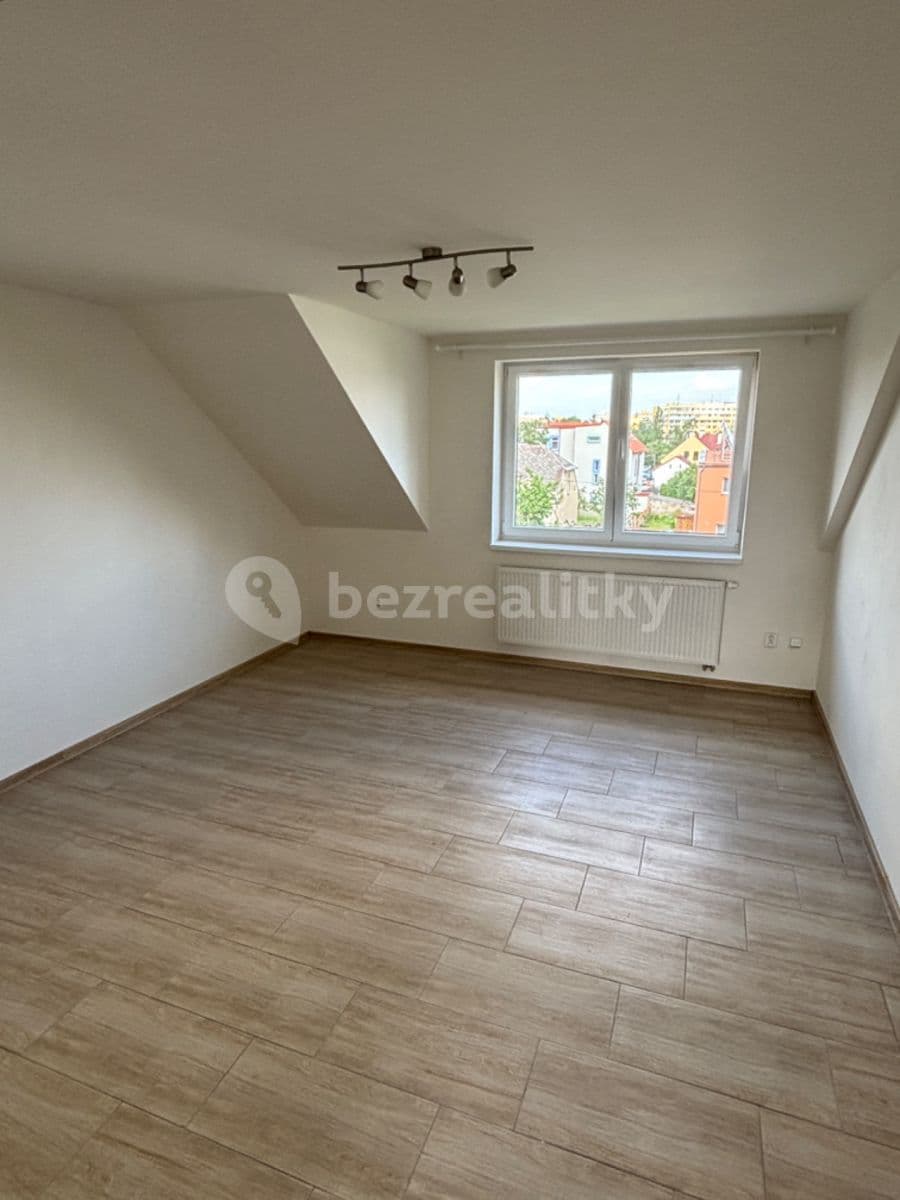 3 bedroom flat to rent, 130 m², Kollárova, Kladno, Středočeský Region 3 bedroom flat to rent, 130 m², Kollárova, Kladno, Středočeský Region