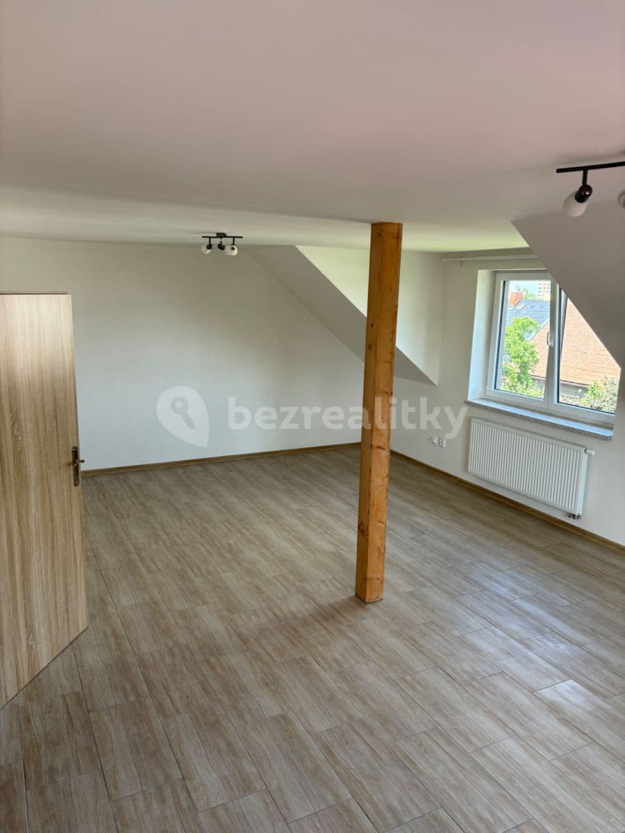 3 bedroom flat to rent, 130 m², Kollárova, Kladno, Středočeský Region 3 bedroom flat to rent, 130 m², Kollárova, Kladno, Středočeský Region