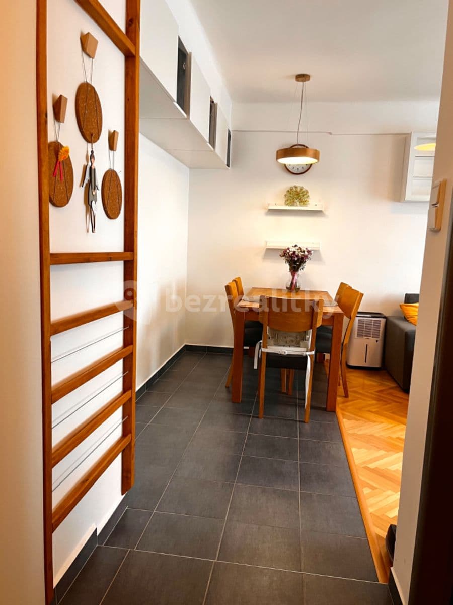 2 bedroom with open-plan kitchen flat to rent, 65 m², Alešova, Plzeň, Plzeňský Region 2 bedroom with open-plan kitchen flat to rent, 65 m², Alešova, Plzeň, Plzeňský Region