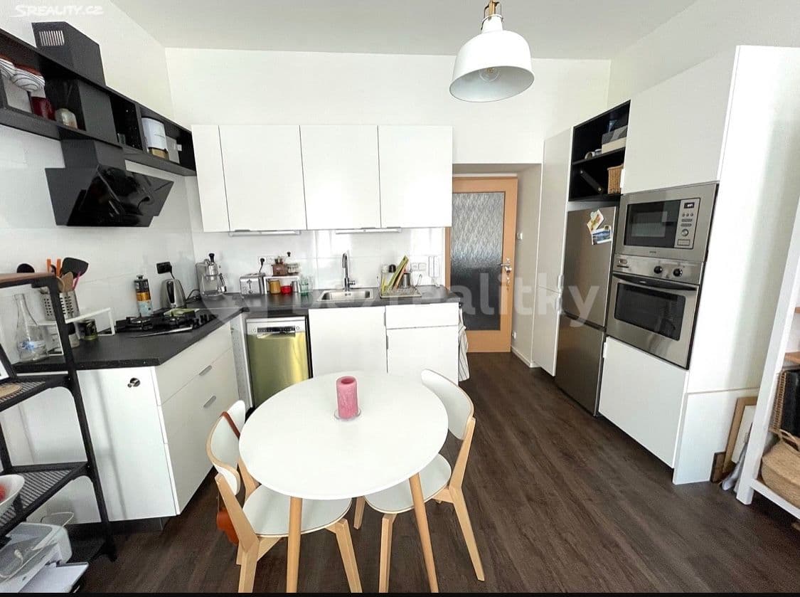 1 bedroom with open-plan kitchen flat to rent, 42 m², Kodaňská, Prague, Prague 1 bedroom with open-plan kitchen flat to rent, 42 m², Kodaňská, Prague, Prague