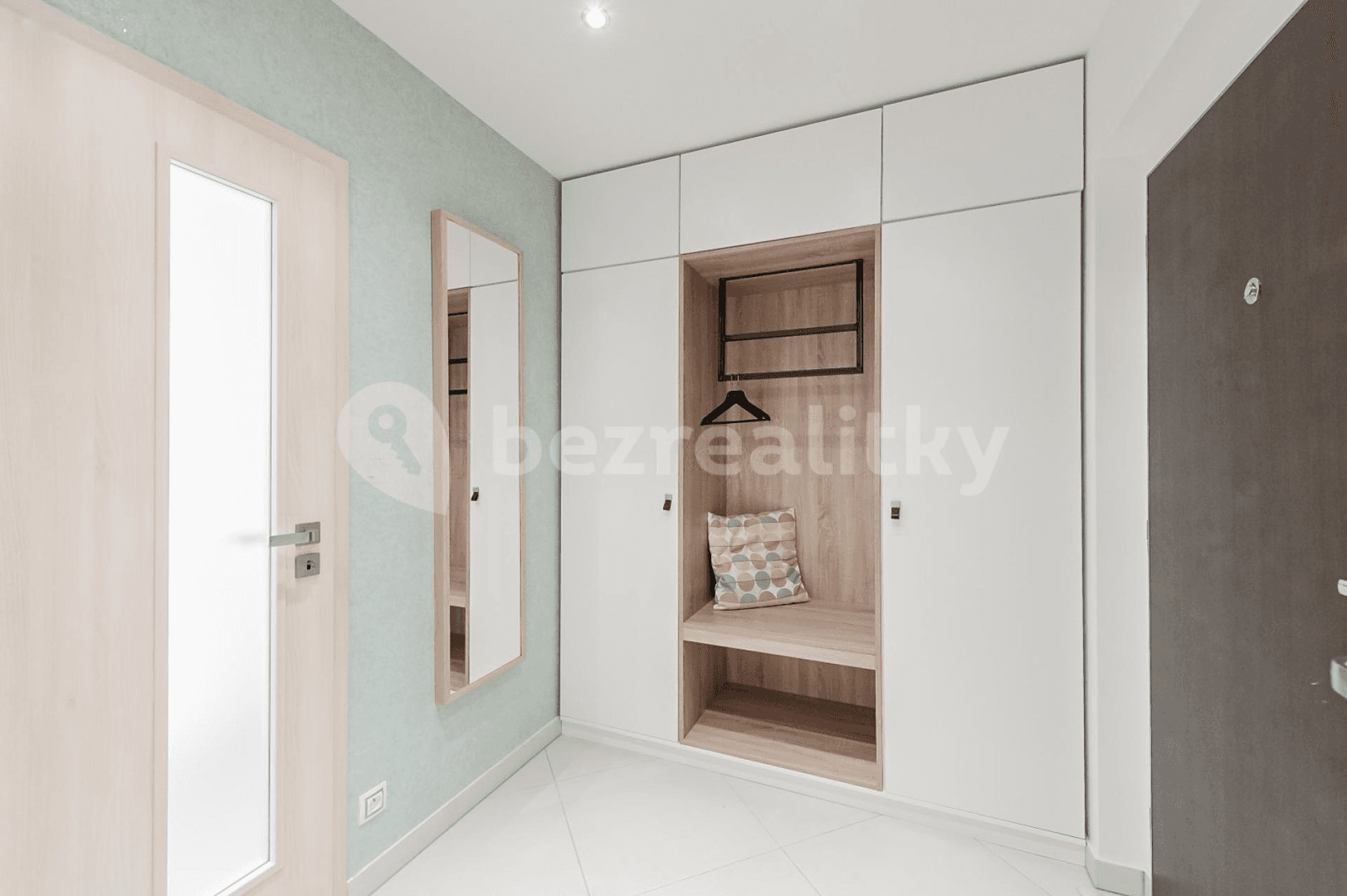 Studio flat to rent, 39 m², Patočkova, Prague, Prague Studio flat to rent, 39 m², Patočkova, Prague, Prague
