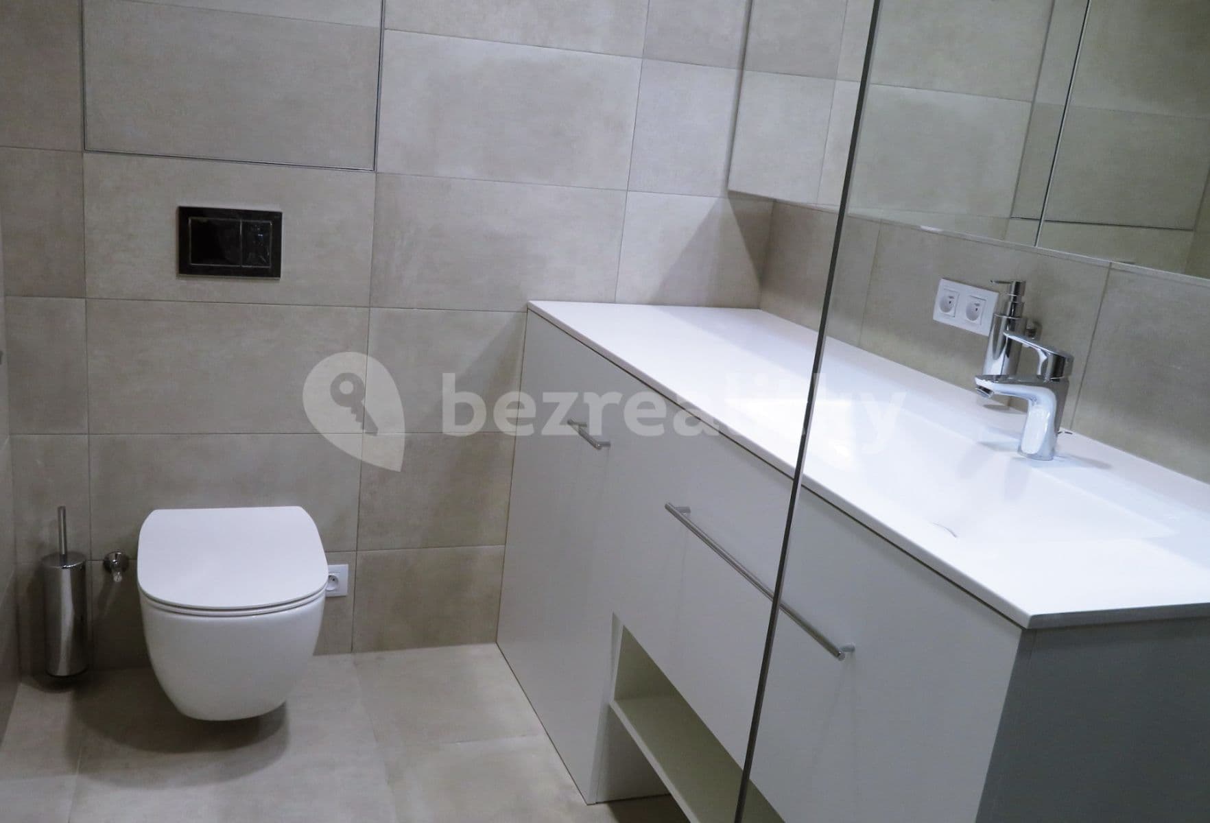 Studio flat to rent, 29 m², Mukařovského, Prague, Prague Studio flat to rent, 29 m², Mukařovského, Prague, Prague