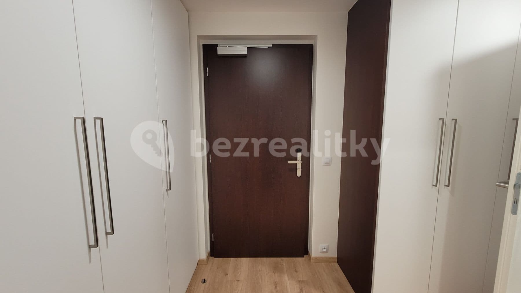 Studio flat to rent, 31 m², Mukařovského, Prague, Prague Studio flat to rent, 31 m², Mukařovského, Prague, Prague