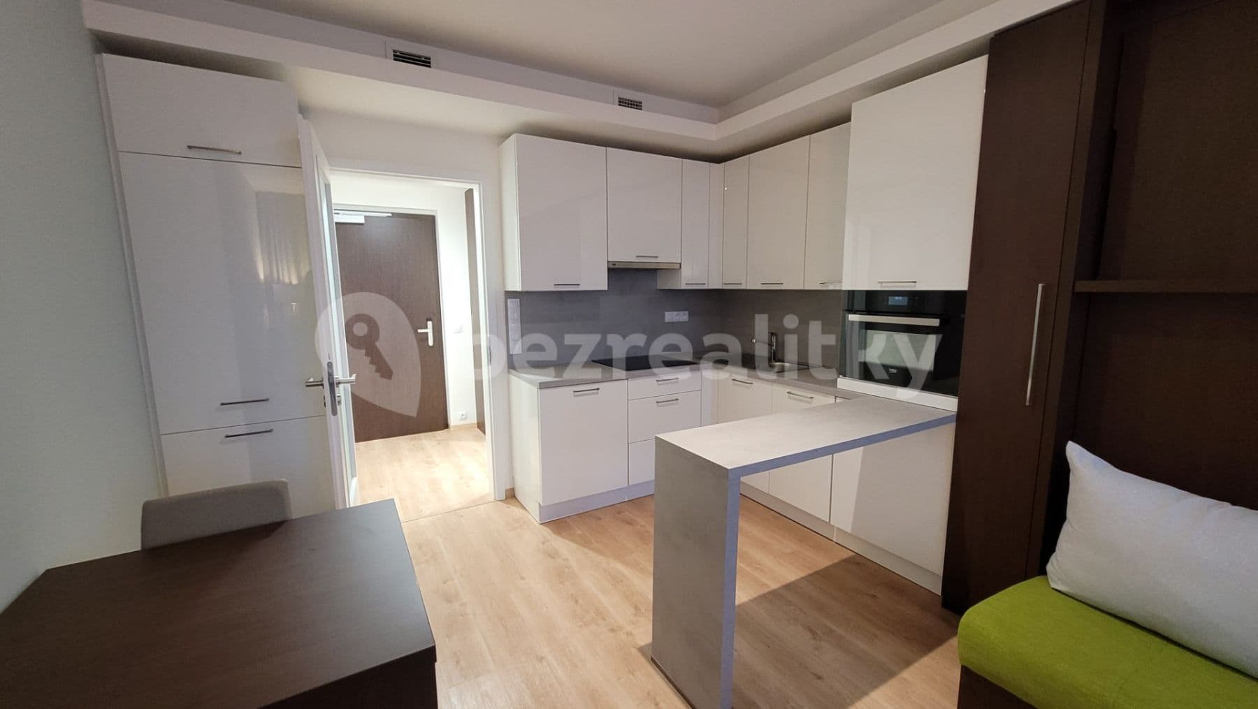 Studio flat to rent, 31 m², Mukařovského, Prague, Prague Studio flat to rent, 31 m², Mukařovského, Prague, Prague