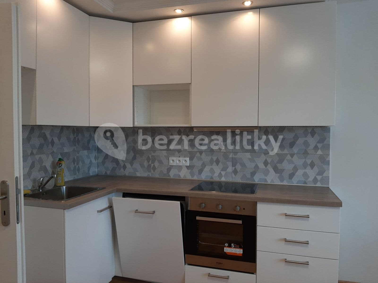 2 bedroom with open-plan kitchen flat to rent, 85 m², U Stojanu, Prague, Prague 2 bedroom with open-plan kitchen flat to rent, 85 m², U Stojanu, Prague, Prague