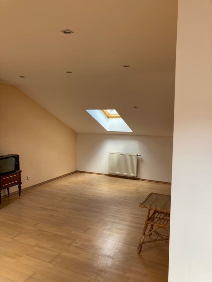 house for sale, 200 m², Kvetinová, Banská Bystrica, Banskobystrický Region house for sale, 200 m², Kvetinová, Banská Bystrica, Banskobystrický Region