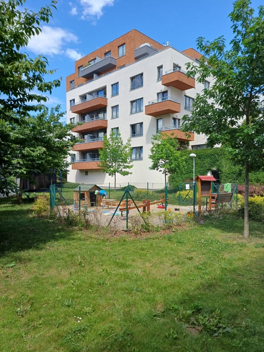 1 bedroom with open-plan kitchen flat to rent, 63 m², V Háji, Prague, Prague 1 bedroom with open-plan kitchen flat to rent, 63 m², V Háji, Prague, Prague