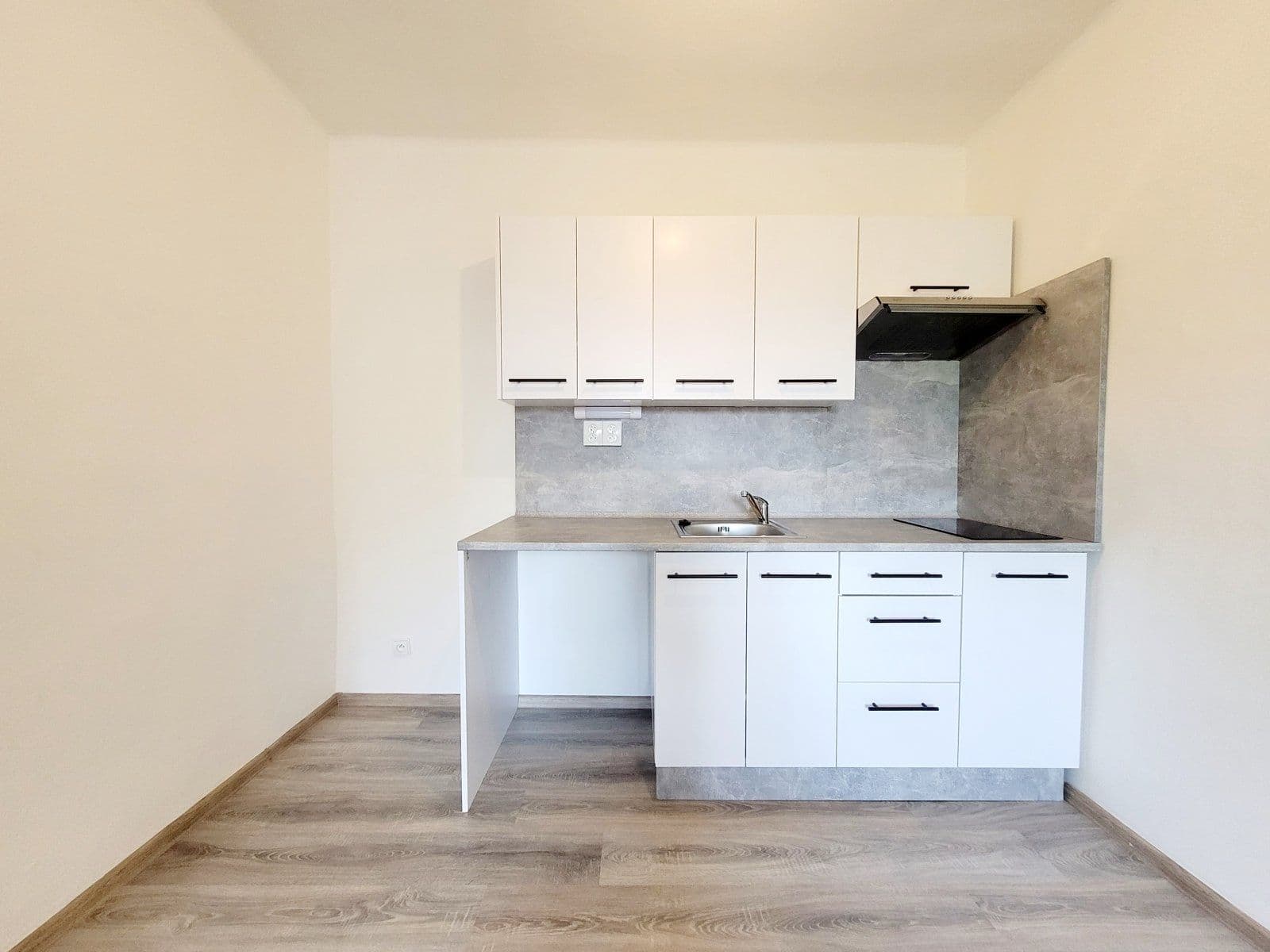 Studio flat to rent, 24 m², Hlavní třída, Havířov, Moravskoslezský Region Studio flat to rent, 24 m², Hlavní třída, Havířov, Moravskoslezský Region