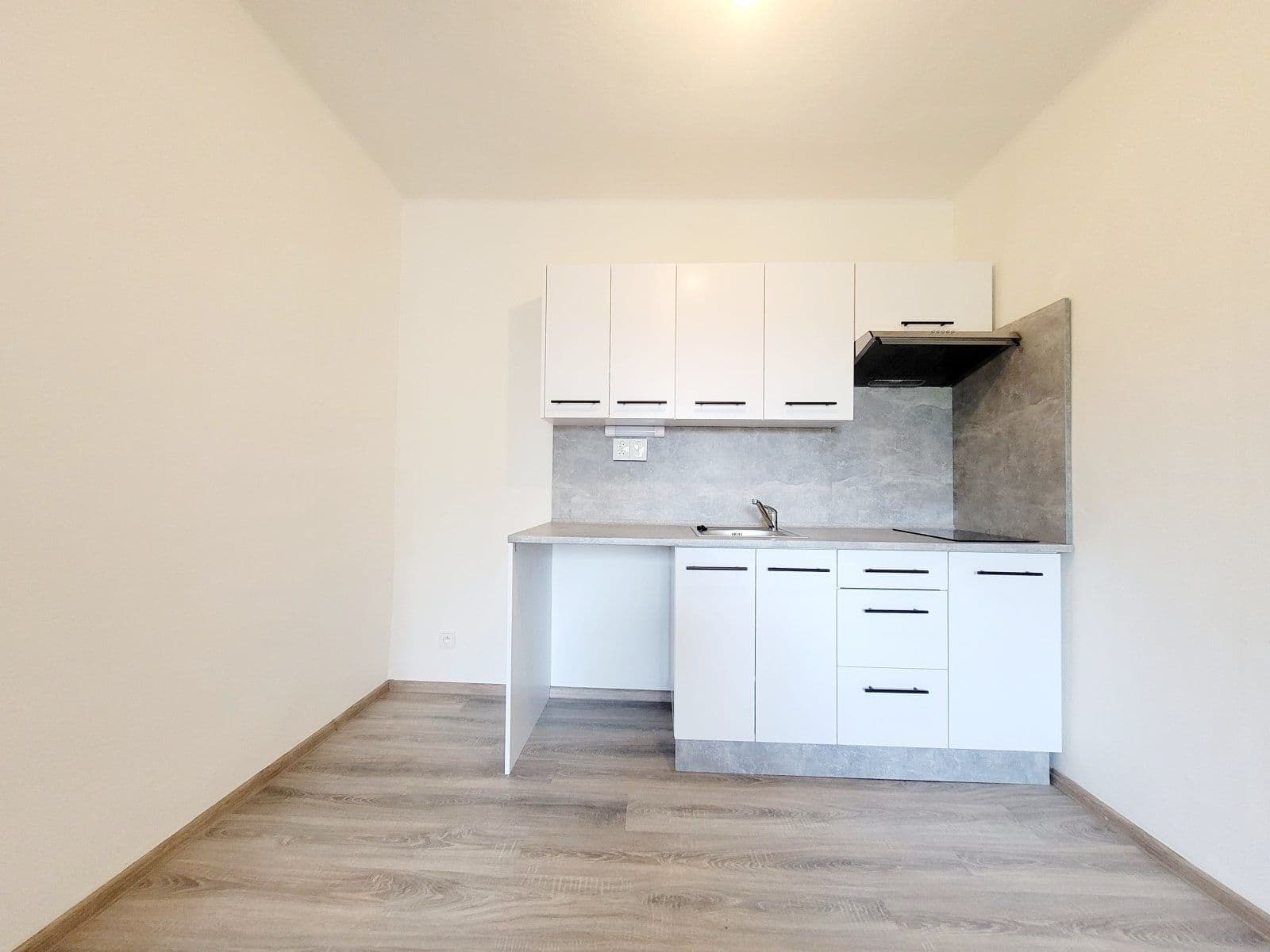 Studio flat to rent, 24 m², Hlavní třída, Havířov, Moravskoslezský Region Studio flat to rent, 24 m², Hlavní třída, Havířov, Moravskoslezský Region