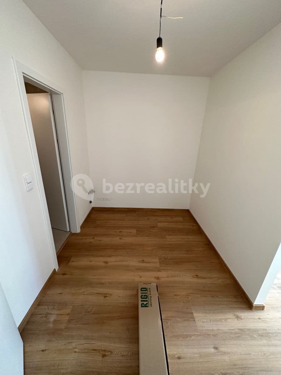 3 bedroom with open-plan kitchen flat to rent, 130 m², Stočesova, Prague, Prague 3 bedroom with open-plan kitchen flat to rent, 130 m², Stočesova, Prague, Prague