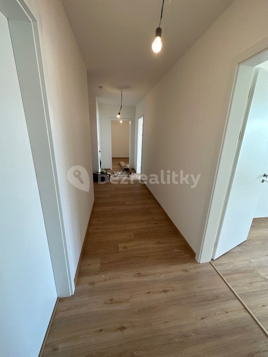 3 bedroom with open-plan kitchen flat to rent, 130 m², Stočesova, Prague, Prague 3 bedroom with open-plan kitchen flat to rent, 130 m², Stočesova, Prague, Prague