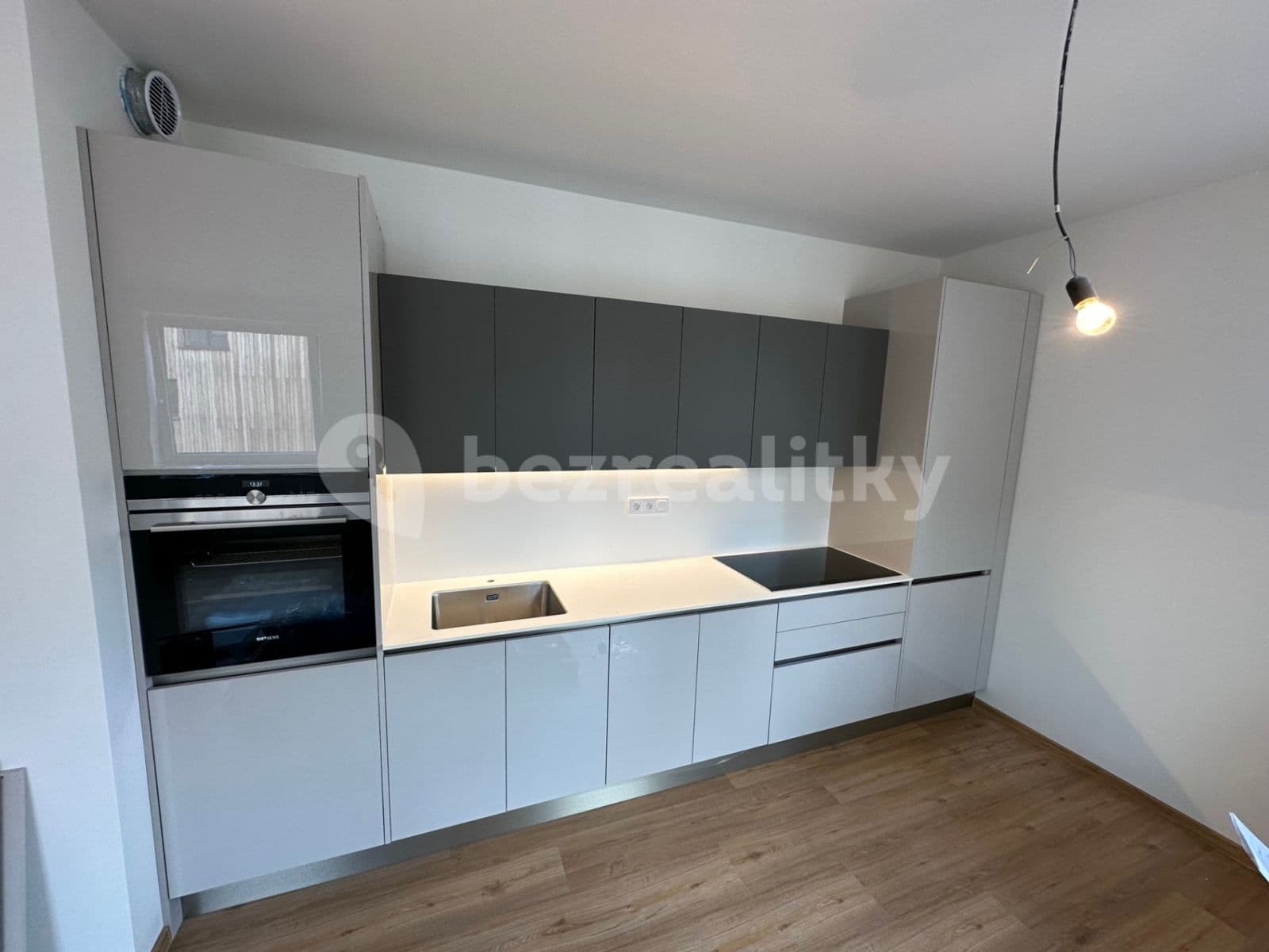 3 bedroom with open-plan kitchen flat to rent, 130 m², Stočesova, Prague, Prague 3 bedroom with open-plan kitchen flat to rent, 130 m², Stočesova, Prague, Prague