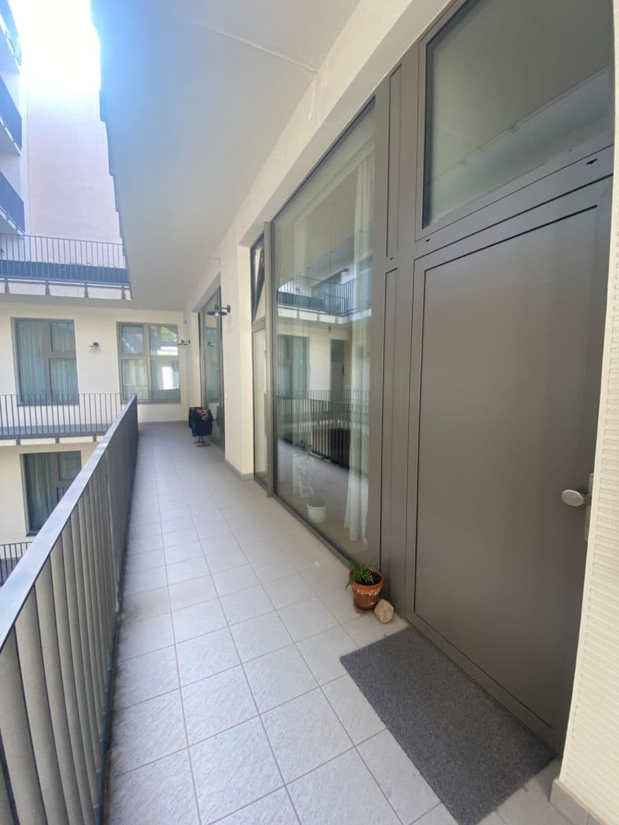 Studio flat to rent, 39 m², Na Valentince, Prague, Prague Studio flat to rent, 39 m², Na Valentince, Prague, Prague