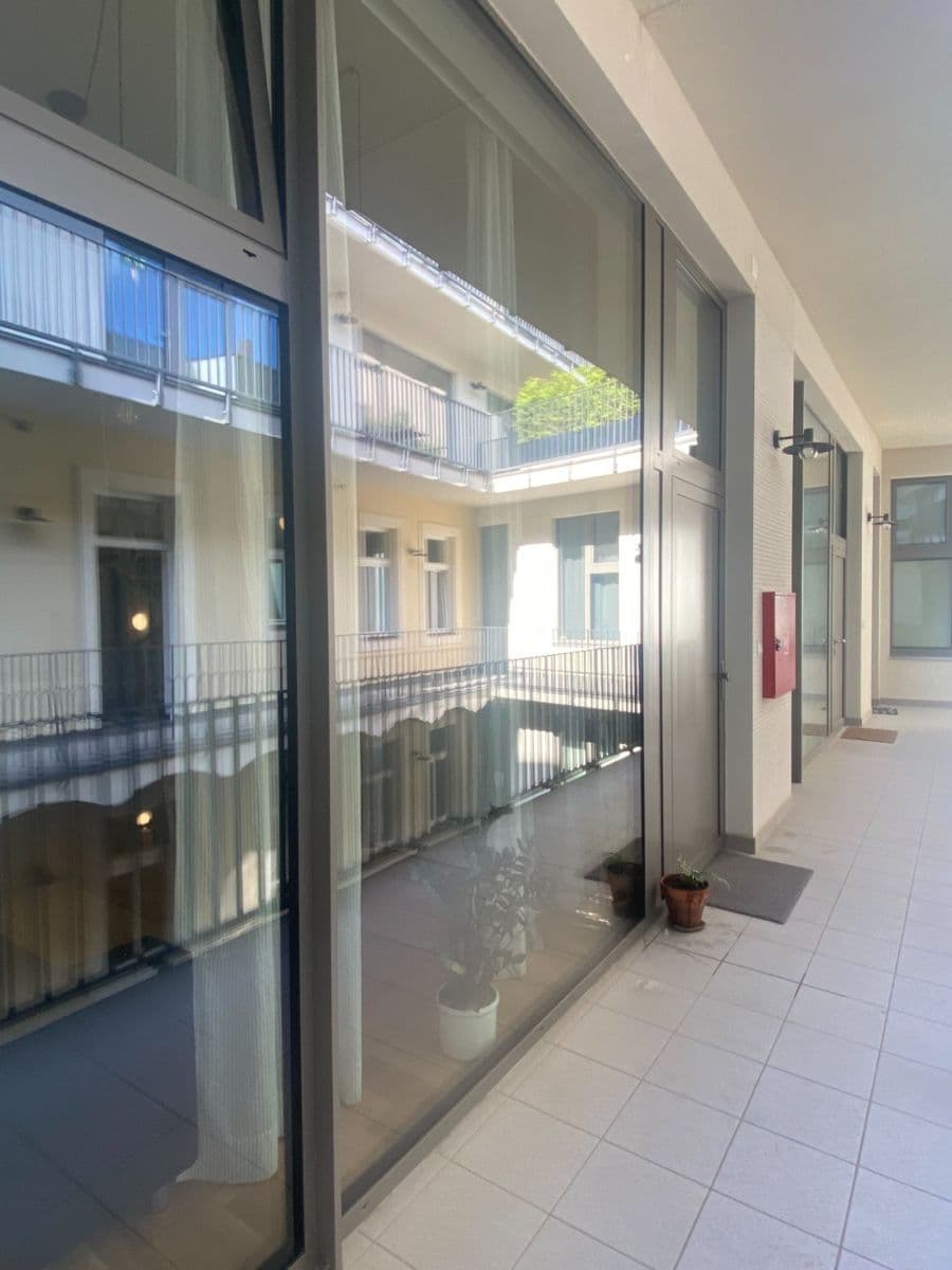 Studio flat to rent, 39 m², Na Valentince, Prague, Prague Studio flat to rent, 39 m², Na Valentince, Prague, Prague