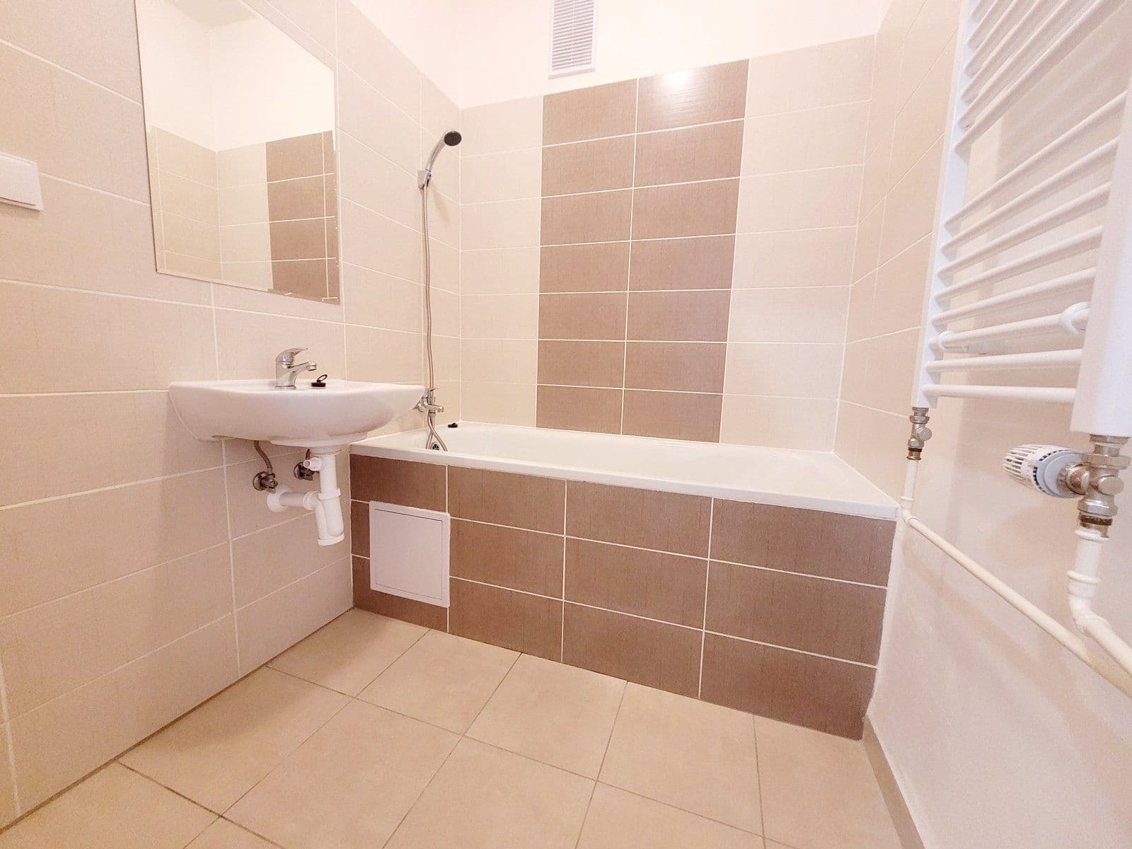 3 bedroom flat to rent, 72 m², Vardasova, Havířov, Moravskoslezský Region 3 bedroom flat to rent, 72 m², Vardasova, Havířov, Moravskoslezský Region