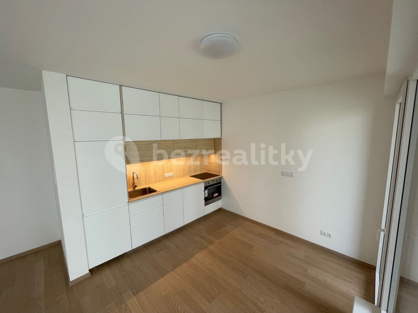 1 bedroom with open-plan kitchen flat to rent, 55 m², U Plynárny, Prague, Prague 1 bedroom with open-plan kitchen flat to rent, 55 m², U Plynárny, Prague, Prague