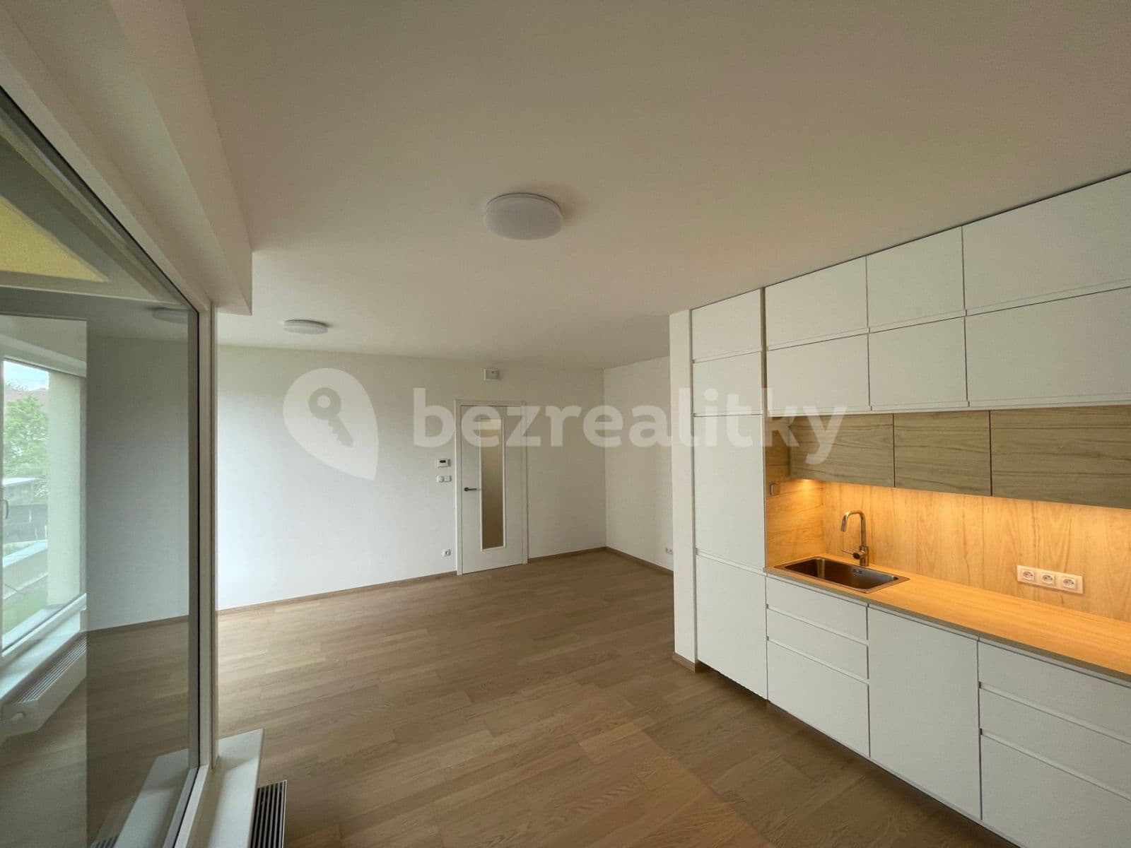 1 bedroom with open-plan kitchen flat to rent, 55 m², U Plynárny, Prague, Prague 1 bedroom with open-plan kitchen flat to rent, 55 m², U Plynárny, Prague, Prague