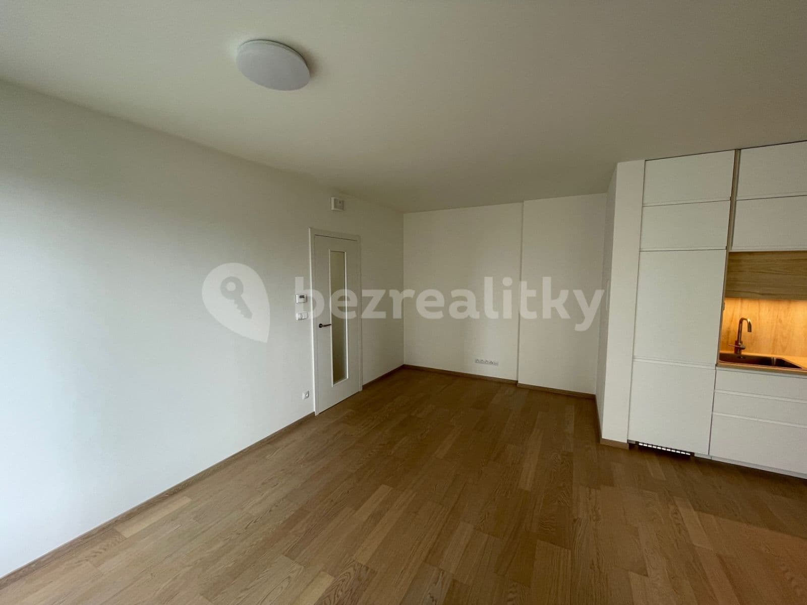 1 bedroom with open-plan kitchen flat to rent, 55 m², U Plynárny, Prague, Prague 1 bedroom with open-plan kitchen flat to rent, 55 m², U Plynárny, Prague, Prague