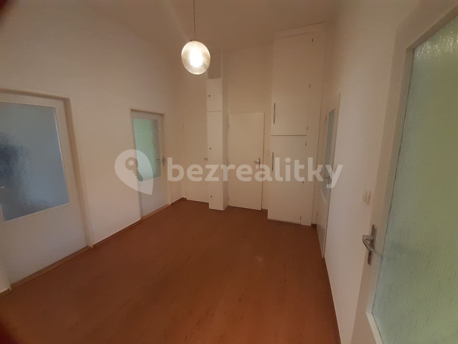 3 bedroom with open-plan kitchen flat to rent, 96 m², Biskupcova, Prague, Prague 3 bedroom with open-plan kitchen flat to rent, 96 m², Biskupcova, Prague, Prague
